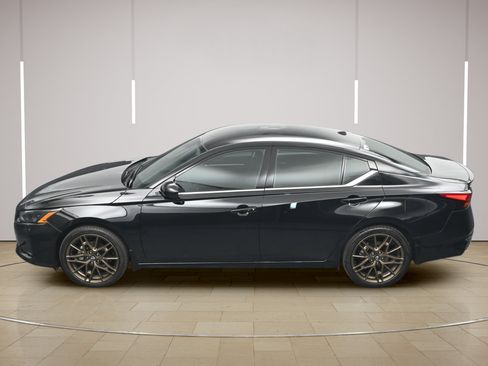 Certified 2025 Nissan Altima 2.5 SR FWD image 35