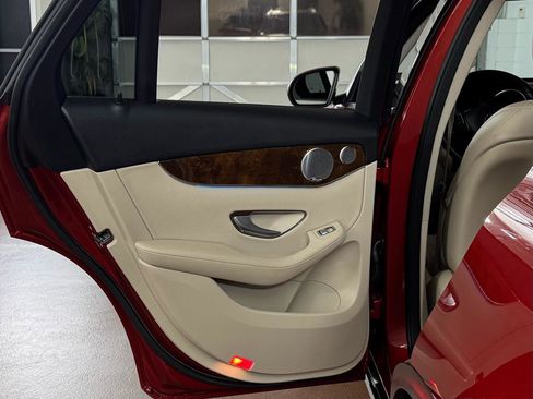 Used 2018 Mercedes-Benz GLC 300 4MATIC image 31