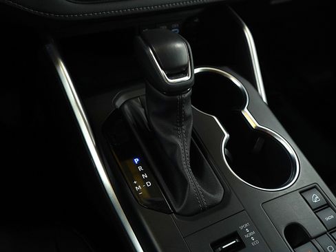 Used 2024 Toyota Highlander XLE image 27