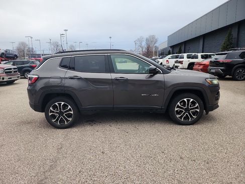 Used 2024 Jeep Compass Limited image 8