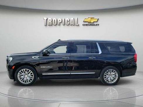 Used 2023 GMC Yukon XL Denali w/ Denali Reserve Package AWD/4WD image 2