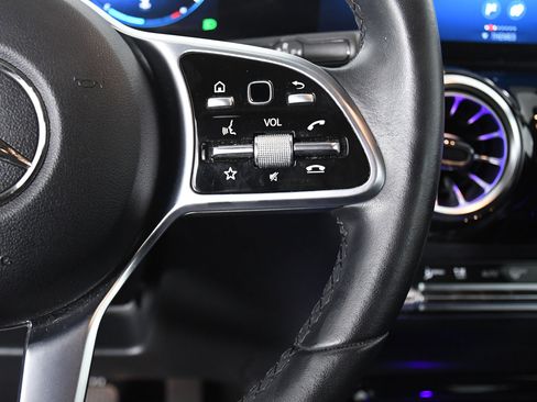 Used 2022 Mercedes-Benz GLA 250 w/ Premium Package Lite image 13