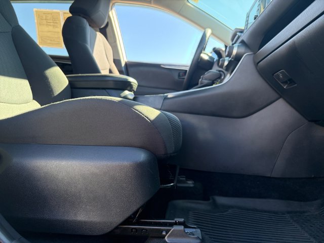 Used 2022 Toyota RAV4 LE AWD/4WD image 19