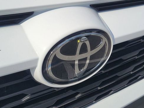 Used 2023 Toyota RAV4 XLE w/ Convenience Package image 9