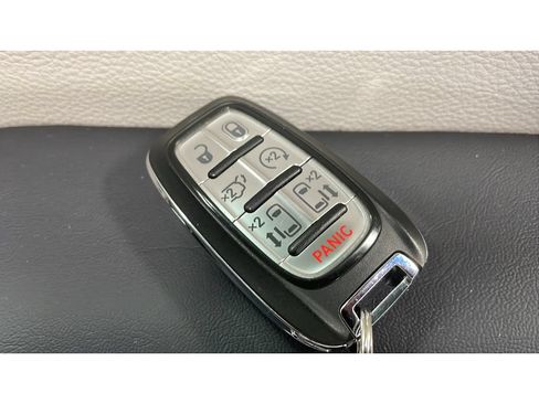 Used 2024 Chrysler Pacifica Touring-L FWD image 20