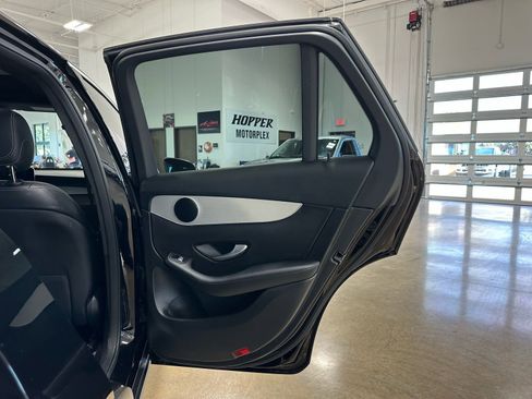 Used 2021 Mercedes-Benz GLC 300 image 31