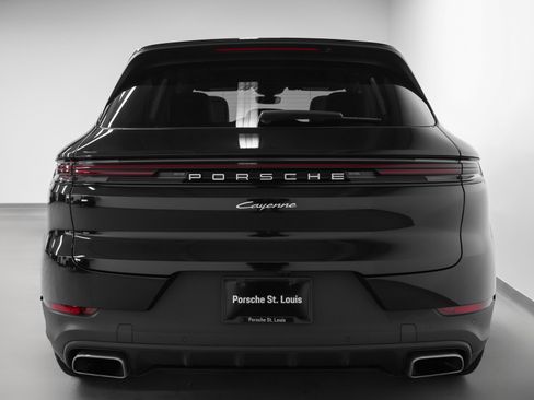 Certified 2025 Porsche Cayenne image 11