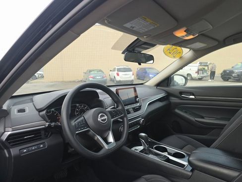 Used 2024 Nissan Altima 2.5 SV image 11