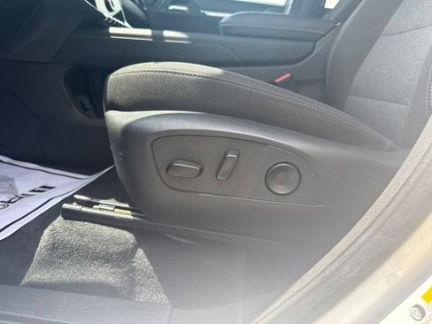 Used 2025 GMC Acadia Elevation FWD image 22