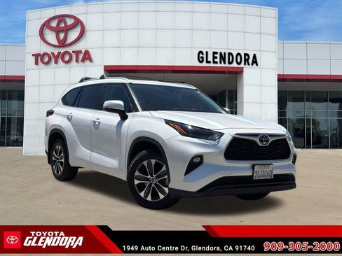 Certified 2025 Toyota Highlander XLE AWD/4WD image 1