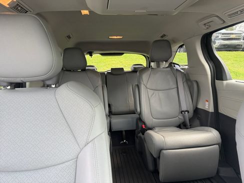 Used 2024 Toyota Sienna Limited AWD/4WD image 29