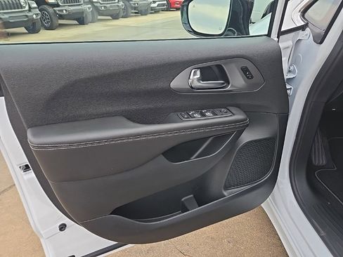 New 2026 Chrysler Pacifica Select image 29