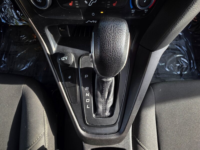 Used 2018 Ford Focus SE w/ Cold Weather Package FWD image 43