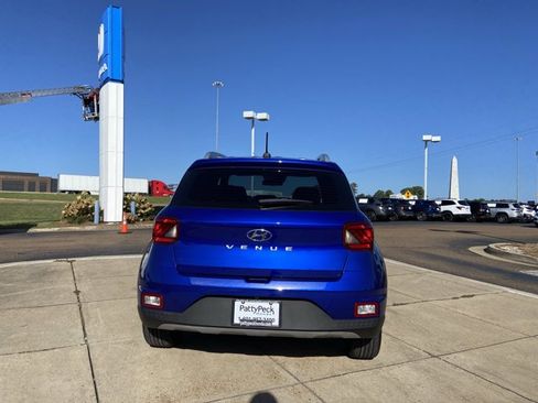 Used 2024 Hyundai Venue SEL image 9