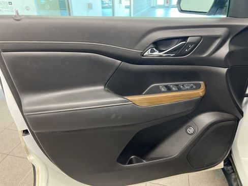 Used 2022 GMC Acadia SLE w/ Driver Convenience Package image 16