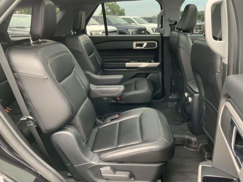 Used 2021 Ford Explorer XLT w/ Equipment Group 202A AWD/4WD image 54