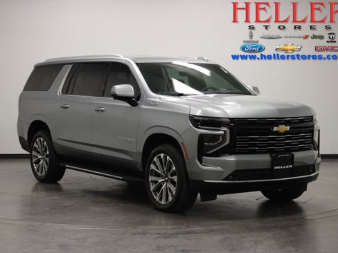Used 2025 Chevrolet Suburban High Country AWD/4WD image 1