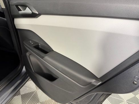 Used 2022 Volkswagen Taos SE image 29