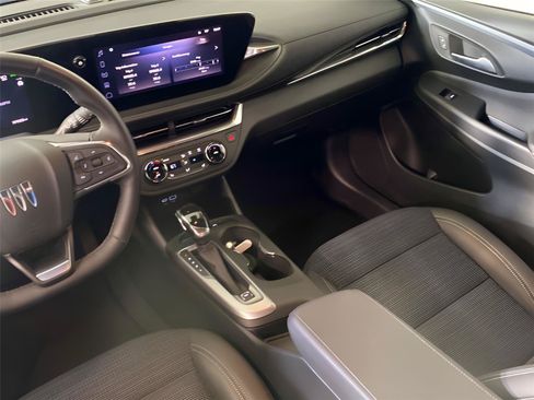 Used 2024 Buick Envista Preferred w/ Convenience I Package FWD image 30