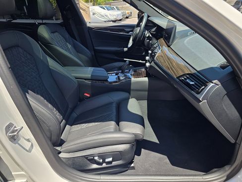 Used 2023 BMW 530e w/ Premium Package RWD image 15