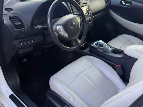 Used 2015 Nissan Leaf S w/ Charge Package FWD image 6