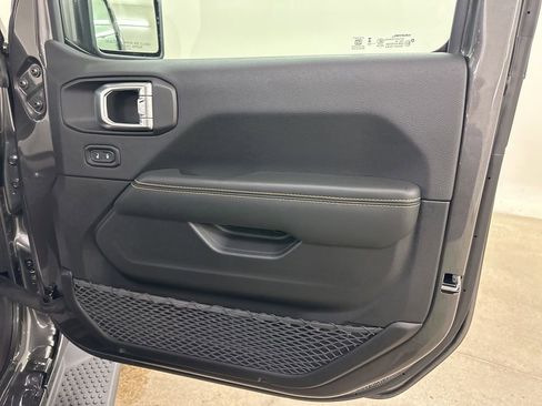 New 2026 Jeep Wrangler Unlimited Sahara AWD/4WD image 17