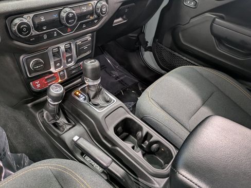 Used 2024 Jeep Wrangler Willys image 14