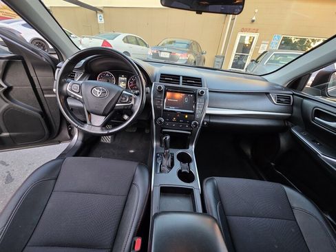 Used 2016 Toyota Camry SE image 10