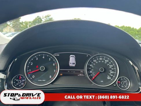 Used 2016 Volkswagen Touareg Sport image 15