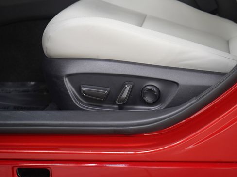 Used 2025 Toyota Prius XLE image 16