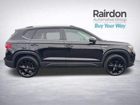 Used 2023 Volkswagen Taos SE w/ Panoramic Sunroof Package AWD/4WD image 8