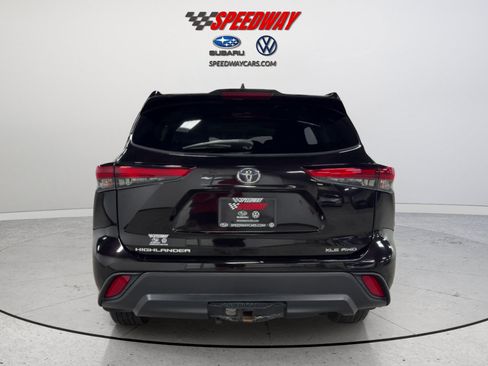 Used 2021 Toyota Highlander XLE AWD/4WD image 7