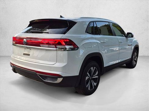 Used 2025 Volkswagen Atlas Cross Sport SE FWD image 5