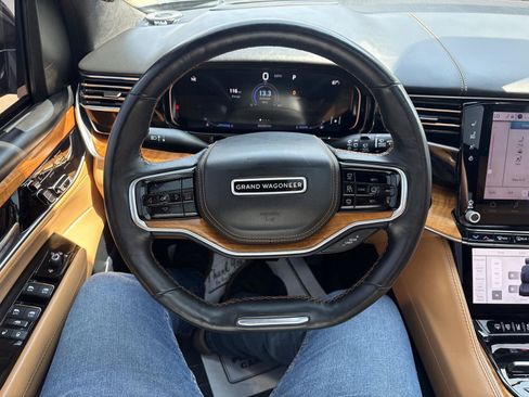 Used 2022 Jeep Grand Wagoneer Series III w/ Rear Seat Video Group 1 AWD/4WD image 18