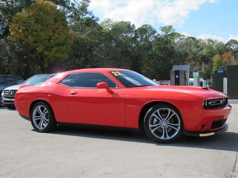 Certified 2022 Dodge Challenger R/T image 2