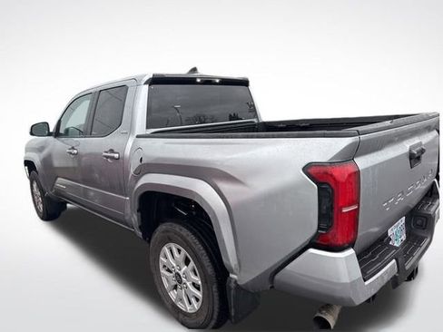 Used 2025 Toyota Tacoma SR5 image 4