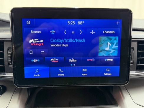 Used 2021 Ford Explorer XLT w/ Equipment Group 202A AWD/4WD image 29