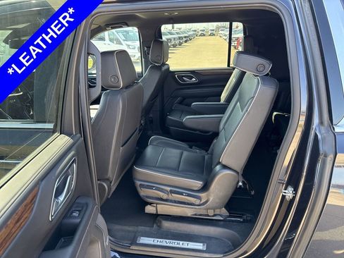 Used 2023 Chevrolet Suburban Premier image 6