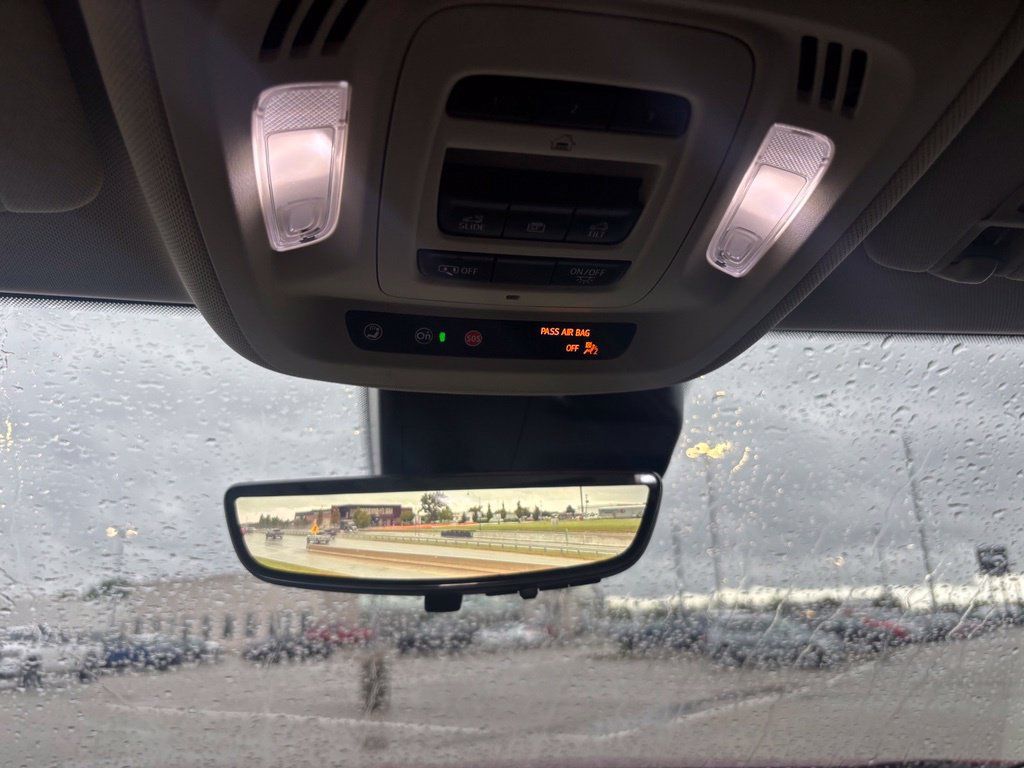 Used 2023 Buick Envision Avenir AWD/4WD image 21