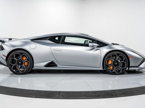 Used 2023 Lamborghini Huracan Tecnica RWD image 2