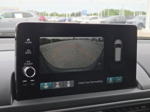 Used 2024 Honda Pilot Touring image 11