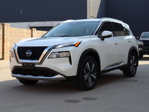 Used 2023 Nissan Rogue Platinum w/ Platinum Premium Package FWD image 2