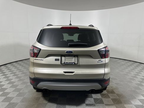 Used 2017 Ford Escape SE w/ Equipment Group 201A image 6