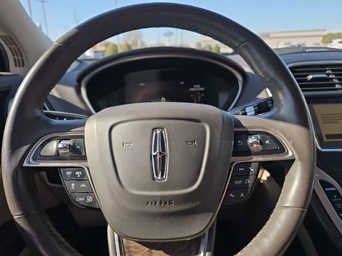 Used 2019 Lincoln Nautilus Reserve image 13
