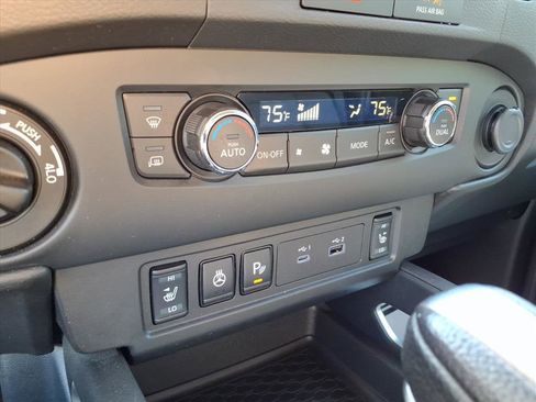 Used 2023 Nissan Frontier SV w/ SV Convenience Package AWD/4WD image 26