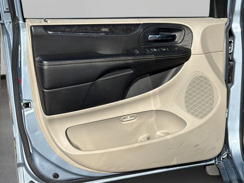 Used 2012 Chrysler Town & Country Touring-L w/ Driver Convenience Group image 24