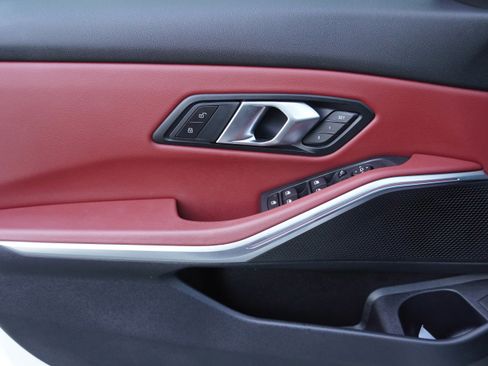 Certified 2025 BMW 330i Sedan RWD image 30