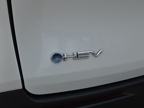 Used 2025 Toyota Sienna XLE FWD image 35