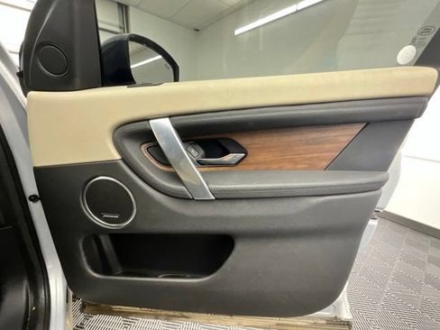 Used 2021 Land Rover Discovery Sport SE AWD/4WD image 16