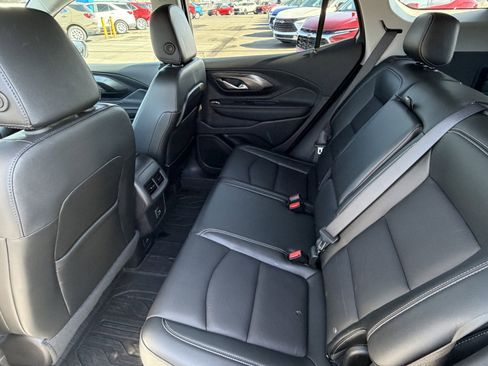 Used 2024 GMC Terrain SLT w/ Infotainment Package II image 10